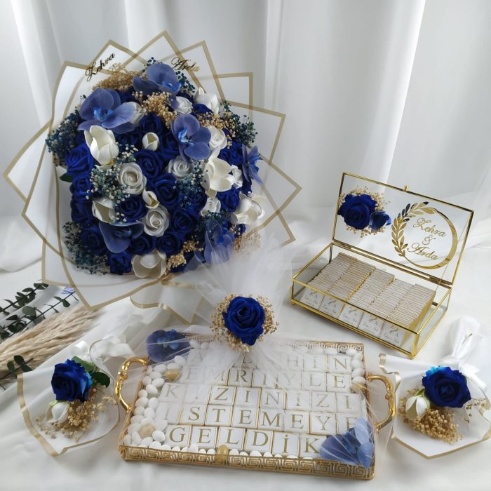 ECDPQBQFWC242025113859_IMG-20241213-WA0054_copy_1800x1800.jpg Buket, Cam Kutu Söz Nişan Çikolatası ve Dekoratif Tepsi Söz Nişan Çikolatası - Görsel 1