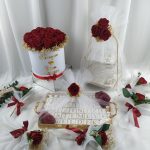 Kutuda Çiçek, Katlı Sunumluk Söz Nişan Çikolatası ve Dekoratif Tepsi Söz Nişan Çikolatası