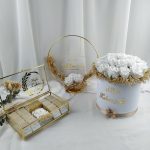 Kutuda Çiçek, Cam Kutu Söz Nişan Çikolatası ve Dekoratif İsimlik