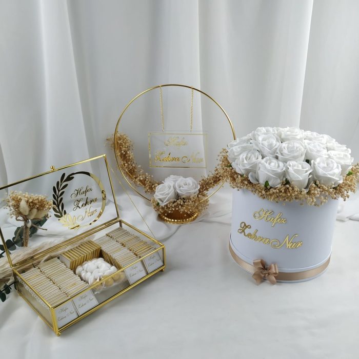 Kutuda Çiçek, Cam Kutu Söz Nişan Çikolatası ve Dekoratif İsimlik - Görsel 1