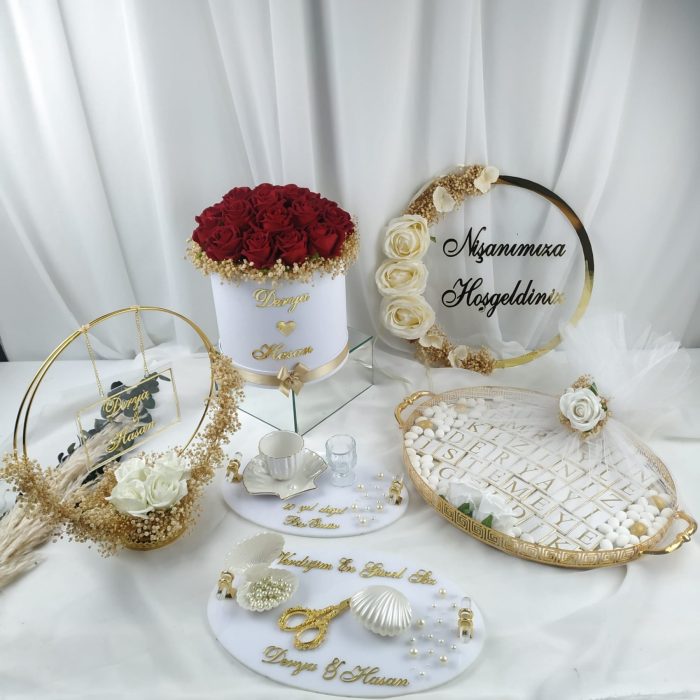 Polyester Tepsi Seti, Kutu Çiçek, Dekoratif İsimlik, Dekoratif Kapı Süsü ve Dekoratif Tepsi Söz Nişan Çikolatası - Görsel 1