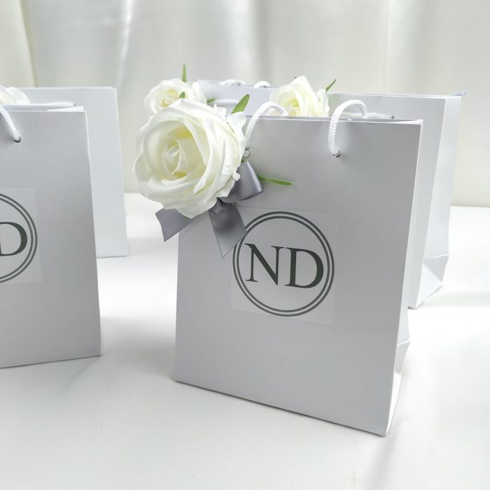 Sticker Baskılı ve Çiçekli Karton Çanta - Görsel 1