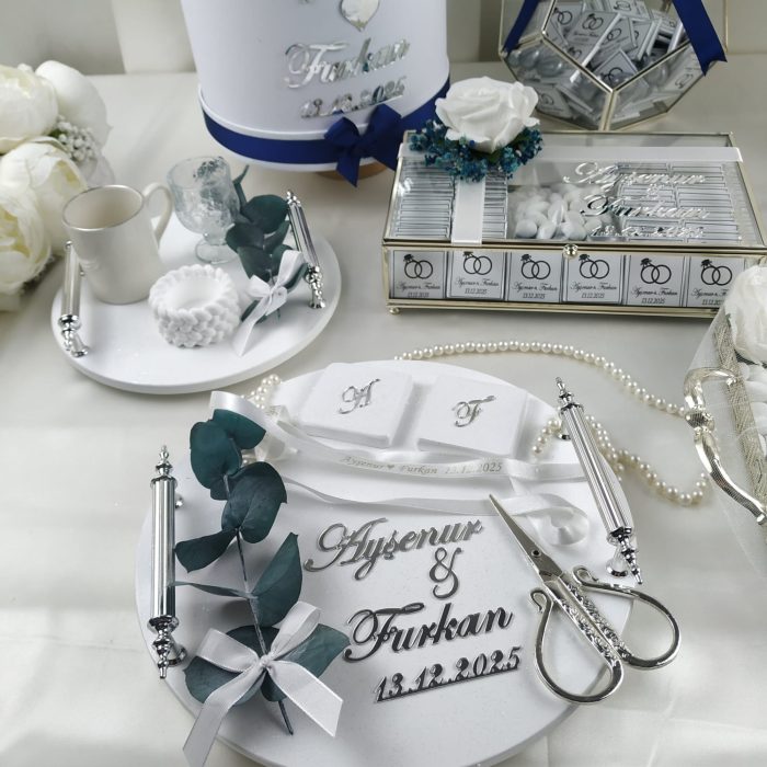 Epoksi Tepsi Seti, Kutuda Çiçek, Katlı Sunumluk Söz Nişan Çikolatası, Dekoratif Tepsi Söz Nişan Çikolatası, Cam Kutu Söz Nişan Çikolatası ve Piramit Kutu Söz Nişan Çikolatası - Görsel 2