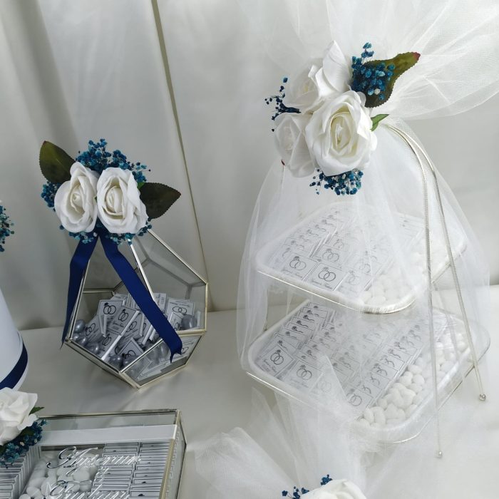 Epoksi Tepsi Seti, Kutuda Çiçek, Katlı Sunumluk Söz Nişan Çikolatası, Dekoratif Tepsi Söz Nişan Çikolatası, Cam Kutu Söz Nişan Çikolatası ve Piramit Kutu Söz Nişan Çikolatası - Görsel 6