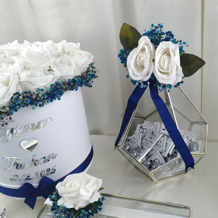 Epoksi Tepsi Seti, Kutuda Çiçek, Katlı Sunumluk Söz Nişan Çikolatası, Dekoratif Tepsi Söz Nişan Çikolatası, Cam Kutu Söz Nişan Çikolatası ve Piramit Kutu Söz Nişan Çikolatası - Görsel 8